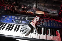 robo glove piano newsdesk